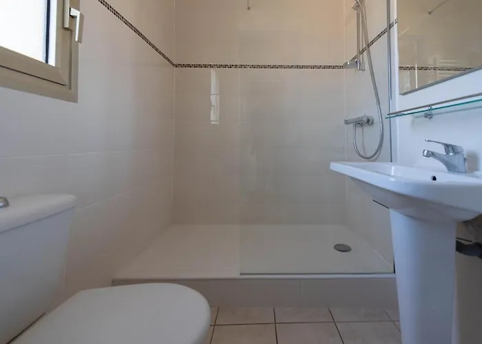 Le Lavandou, T2 + Cabine, Acces Plage, Parking Et Climatisation - Fr-1-803-88 * Le Lavandou