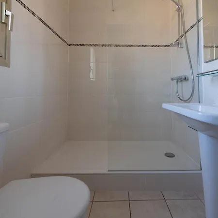 : T2 + Cabine, Clim, Parking, Acces - Fr-1-803-88 * Le Lavandou