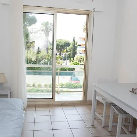 Le Lavandou, T2 + Cabine, Acces Plage, Parking Et Climatisation - Fr-1-803-88 Apartman *