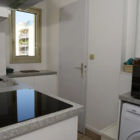 Le Lavandou, T2 + Cabine, Acces Plage, Parking Et Climatisation - Fr-1-803-88